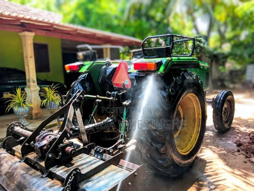 John-Deere 5310 2005 Tractor (Used)