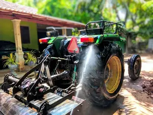 John-Deere 5310 2005 Tractor (Used)