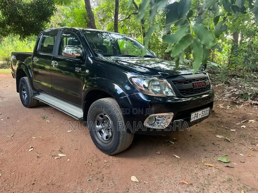 Toyota Hilux Vigo 2005 Pickup (Used)