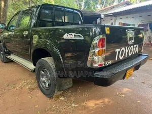 Toyota Hilux Vigo 2005 Pickup (Used)