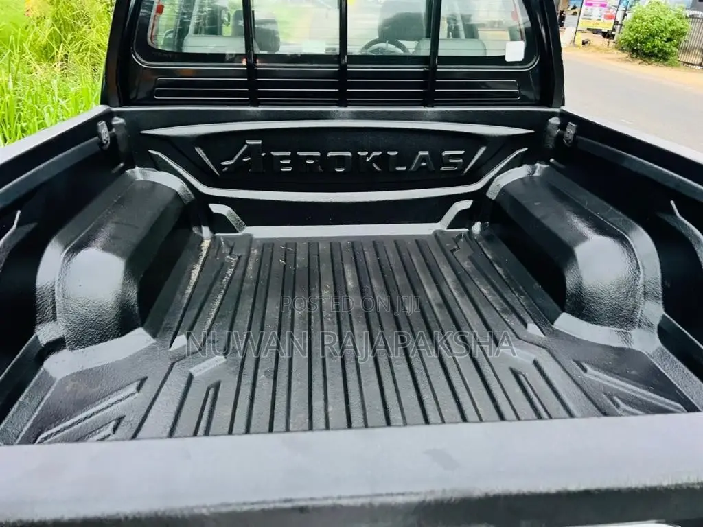 Toyota Hilux Vigo 2005 Pickup (Used)