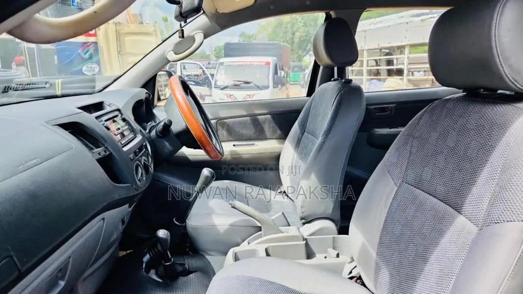 Toyota Hilux Vigo 2005 Pickup (Used)