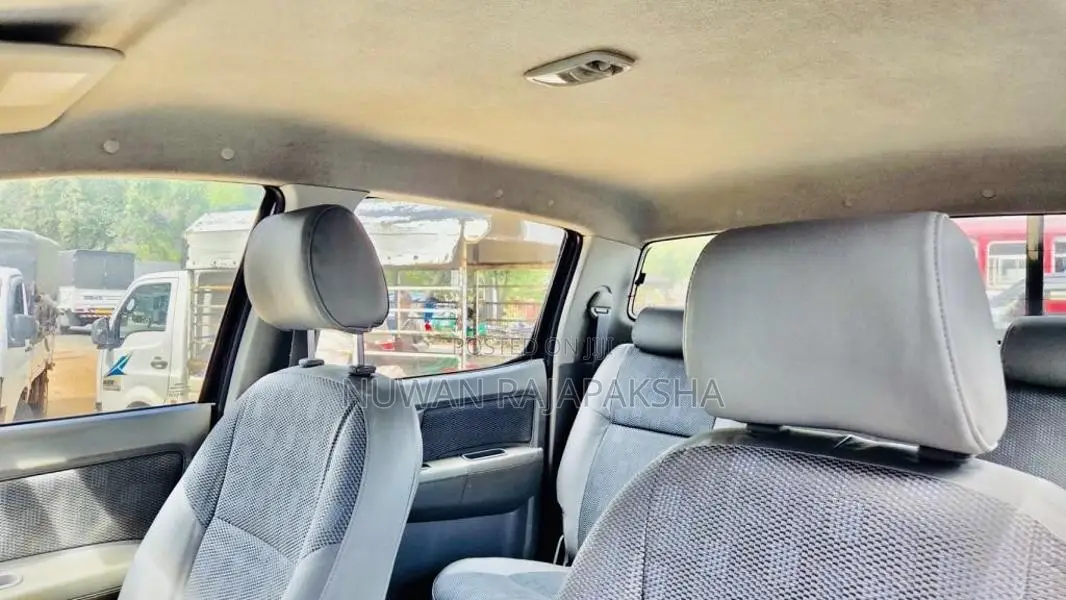 Toyota Hilux Vigo 2005 Pickup (Used)