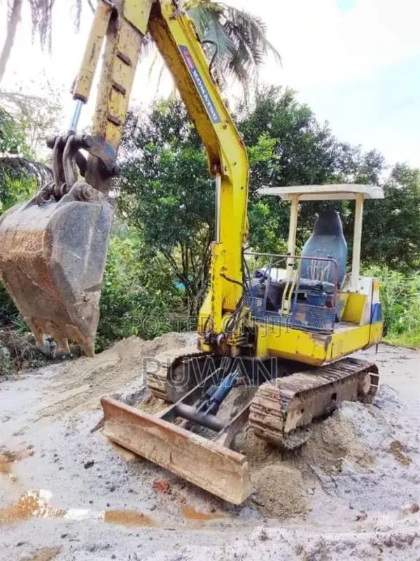 Komatsu PC30-6 2015 Heavy-Duty (Used)
