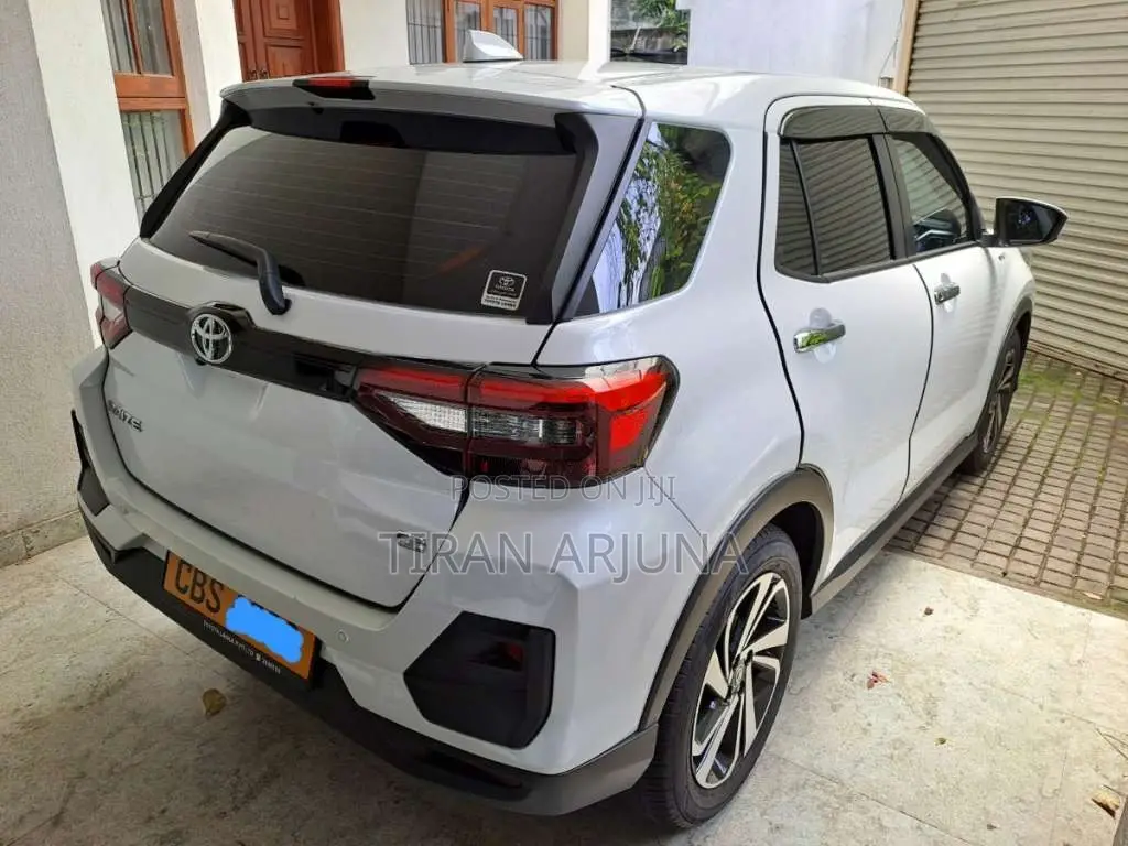 Toyota Raize 2025 SUV (Used)
