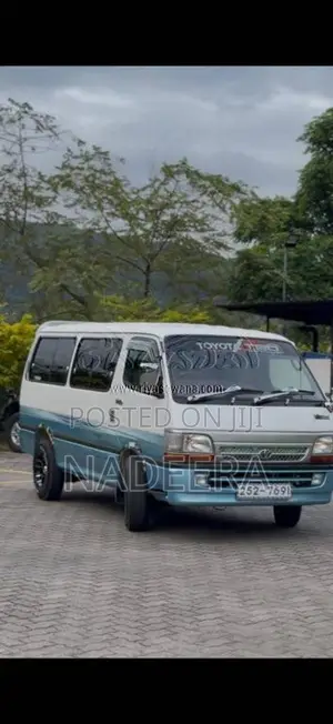 Toyota Dolphin 1993 Van (Used)