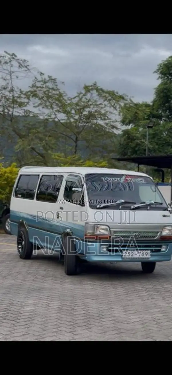 Toyota Dolphin 1993 Van (Used)