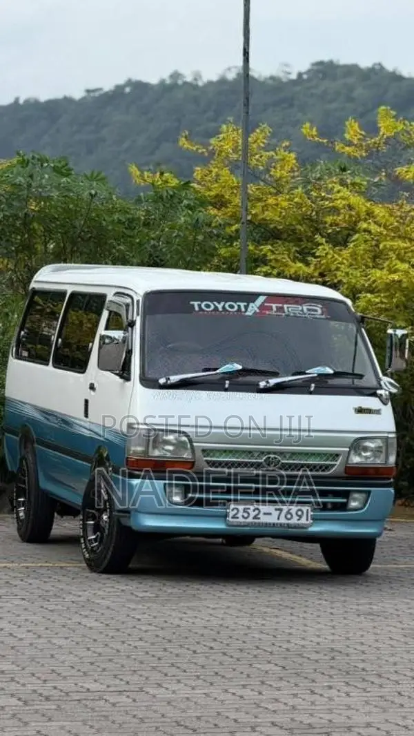 Toyota Dolphin 1993 Van (Used)
