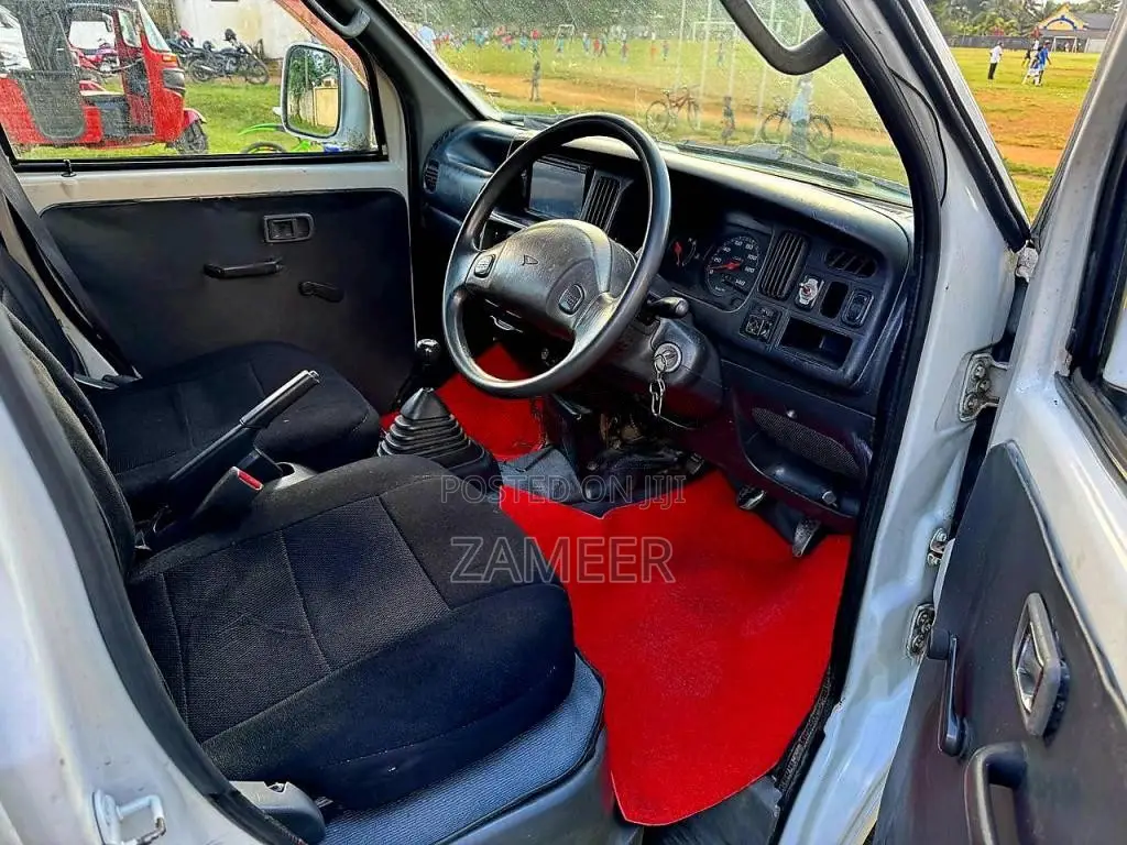 Daihatsu Hijet S200 2001 Van (Used)