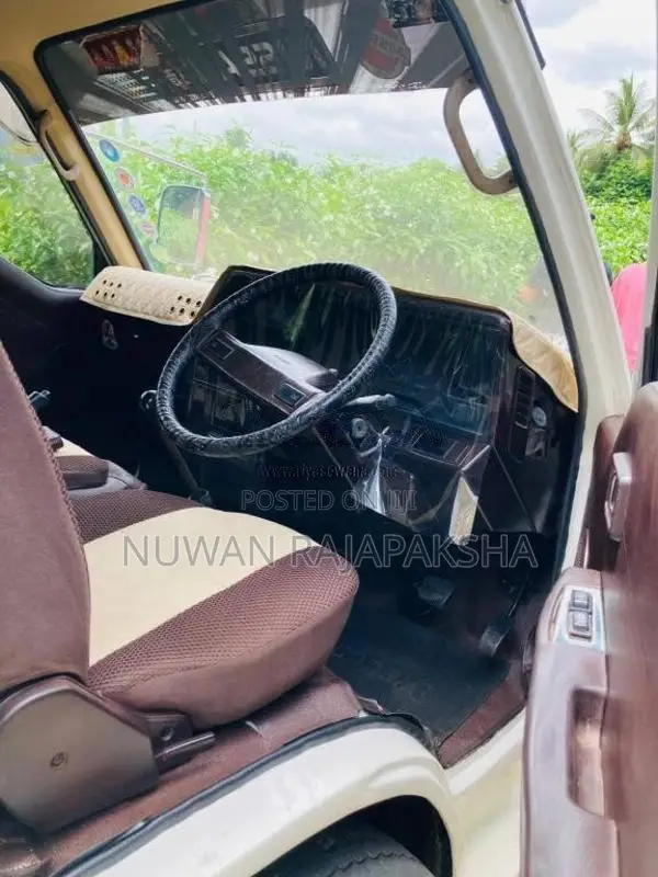 Nissan Caravan 1991 Van (Used)