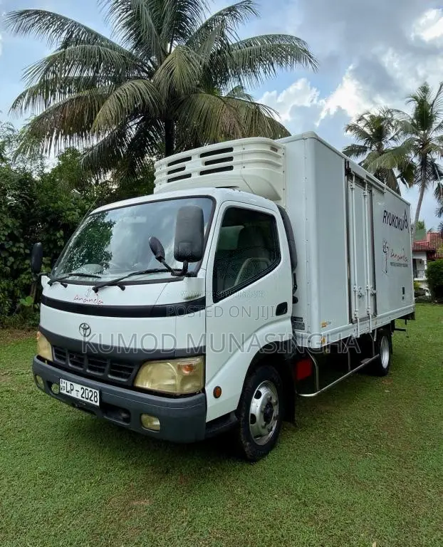 Toyota FREEZER TRUCK 14 5 FEET 2016 Lorry (Used)