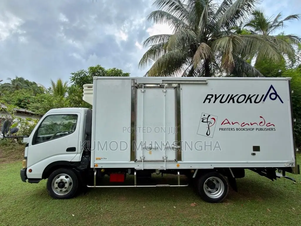 Toyota FREEZER TRUCK 14 5 FEET 2016 Lorry (Used)
