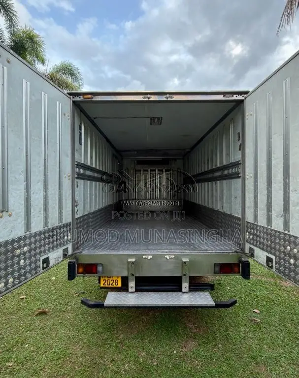Toyota FREEZER TRUCK 14 5 FEET 2016 Lorry (Used)