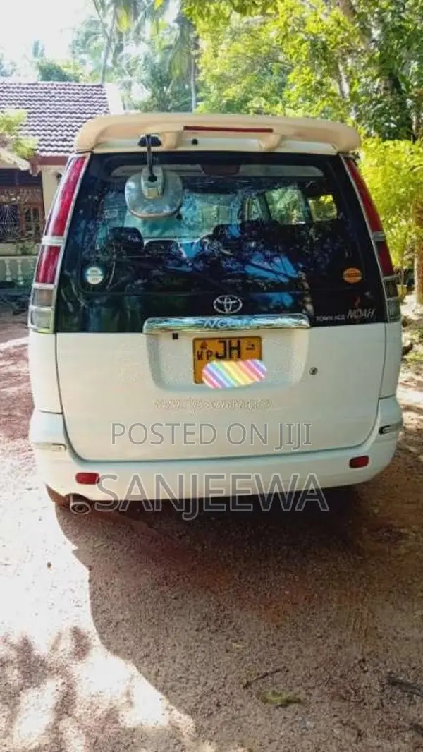 Toyota Kr 42 2000 Van (Used)