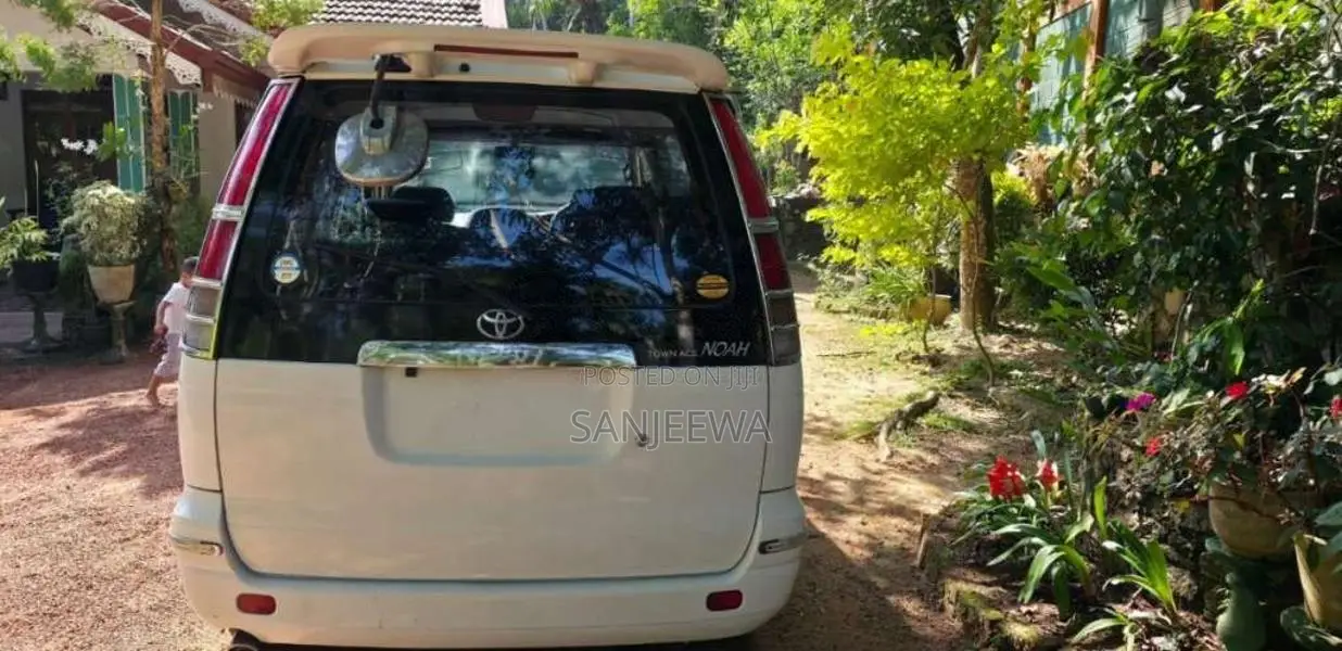 Toyota Kr 42 2000 Van (Used)