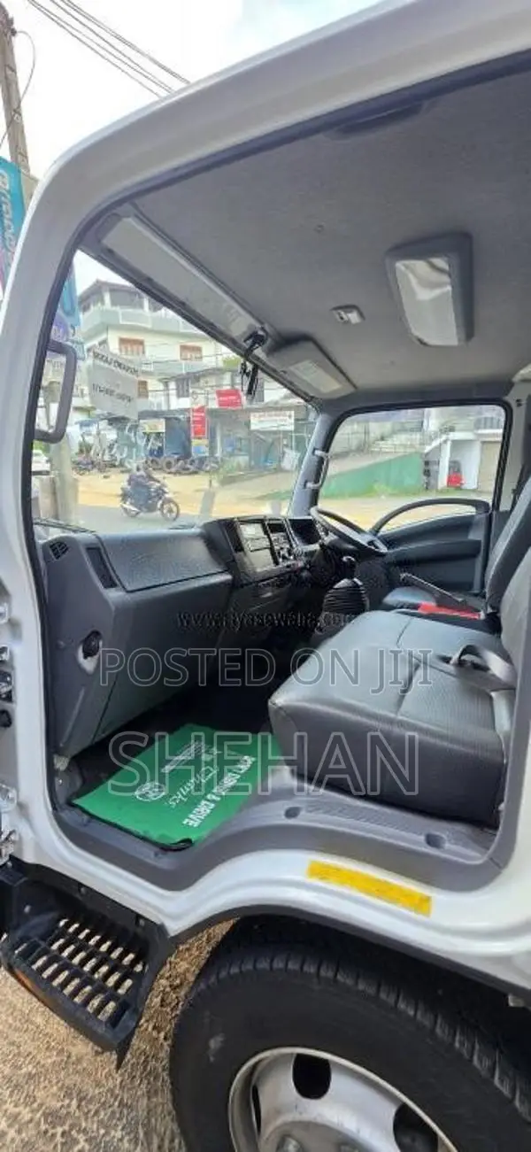 Isuzu Freezer Truck 14.5feet 2019 Lorry (Used)