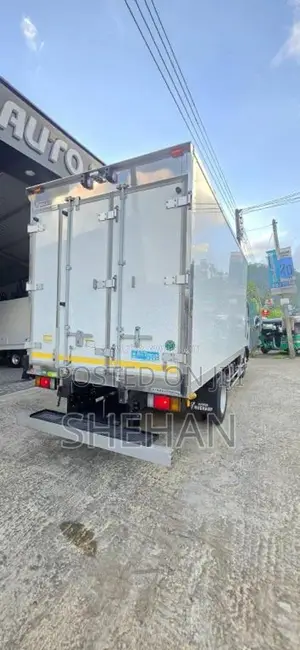 Isuzu Freezer Truck 14.5feet 2019 Lorry (Used)