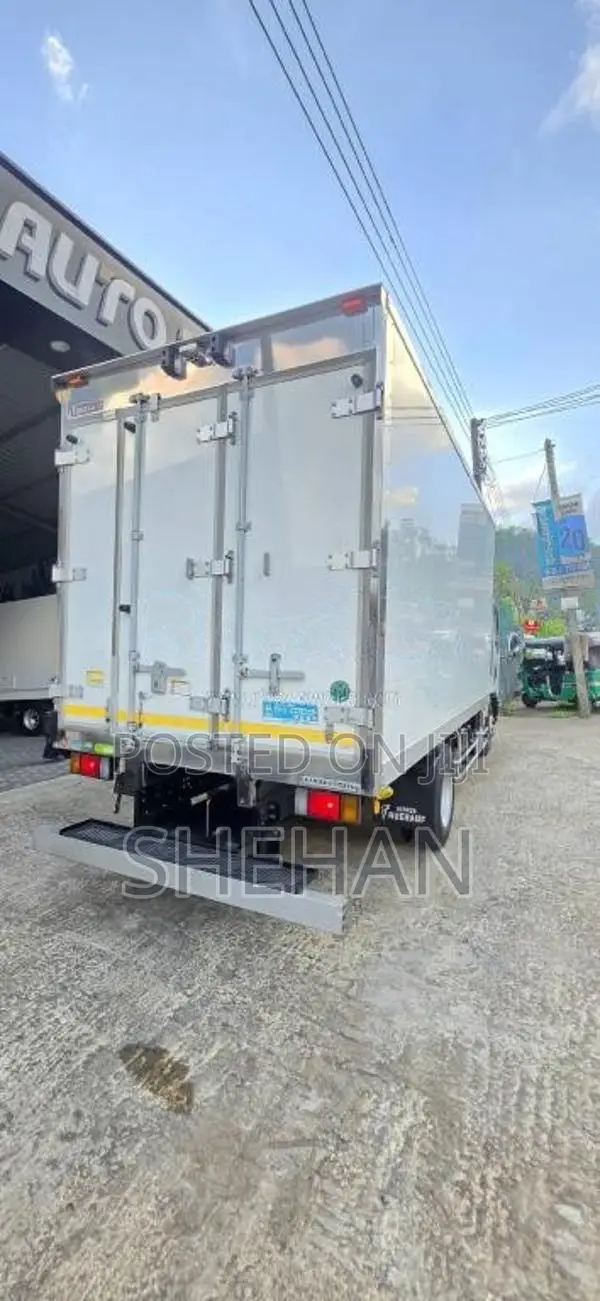 Isuzu Freezer Truck 14.5feet 2019 Lorry (Used)