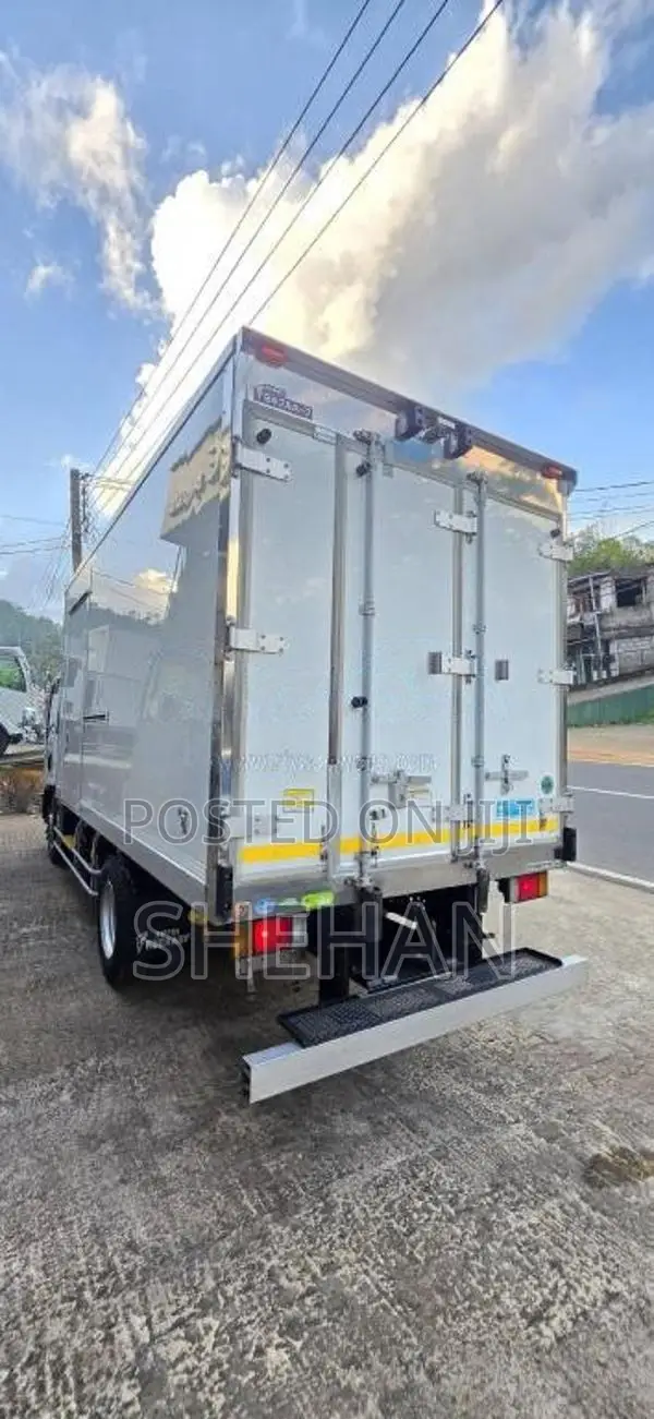 Isuzu Freezer Truck 14.5feet 2019 Lorry (Used)