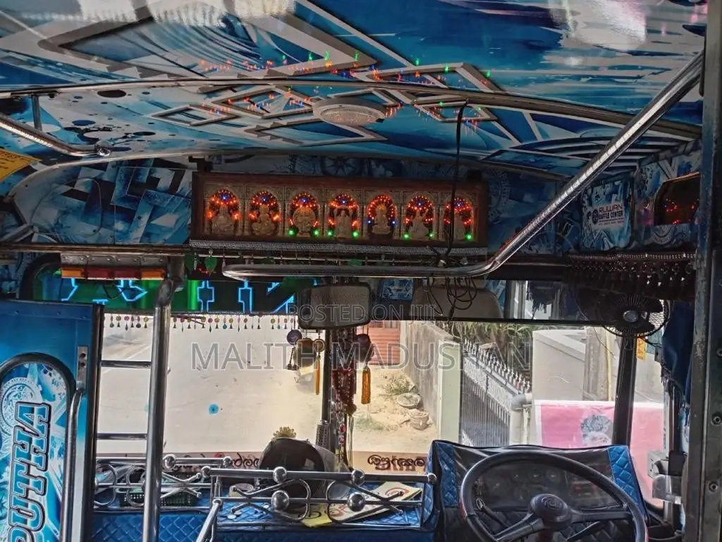 Ashok-Leyland Viking 2004 Bus (Used)