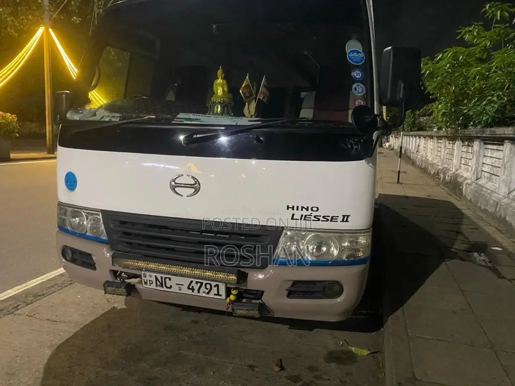 Toyota Hino 2011 Bus (Used)