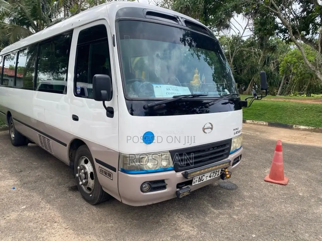 Toyota Hino 2011 Bus (Used)