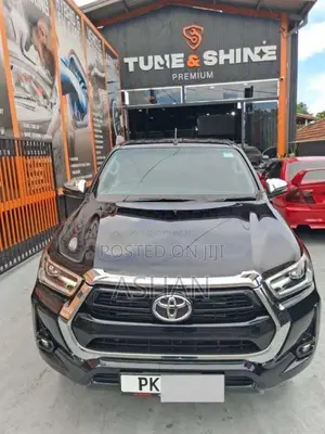 Toyota Hilux V Grade 2025 Pickup (Used)