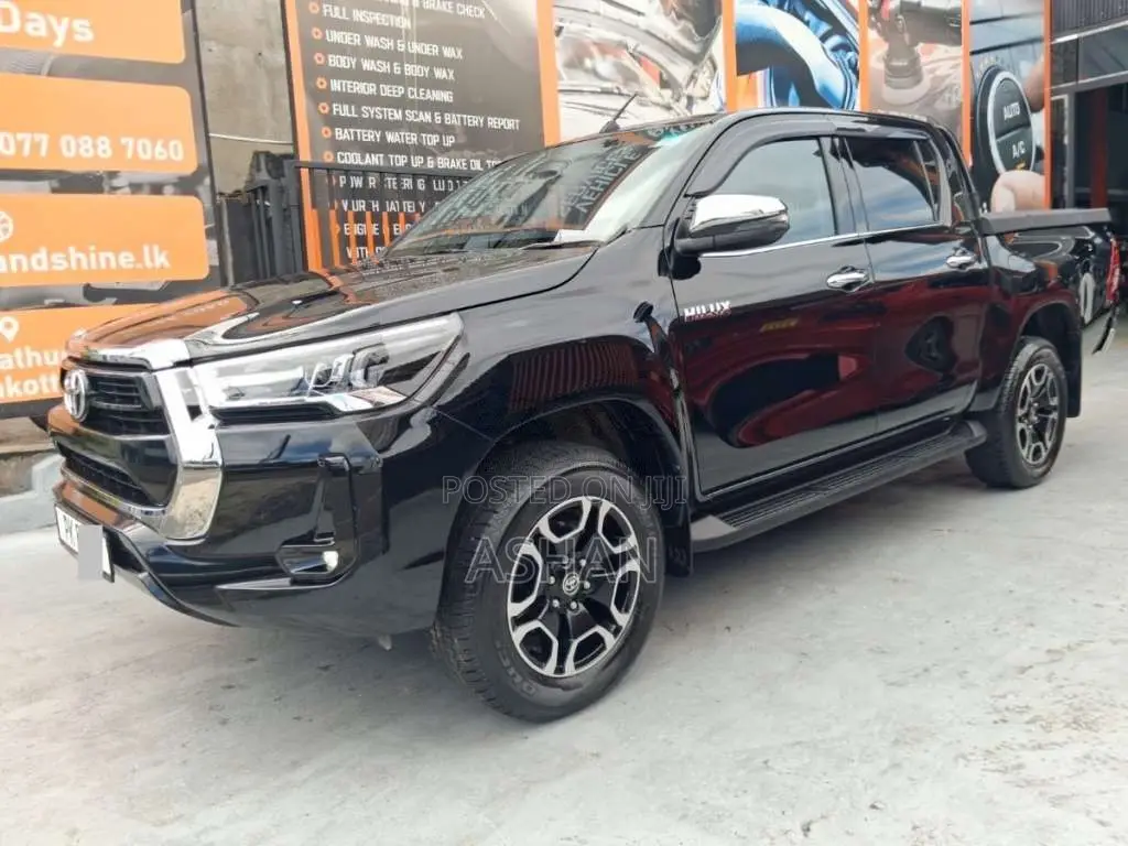 Toyota Hilux V Grade 2025 Pickup (Used)