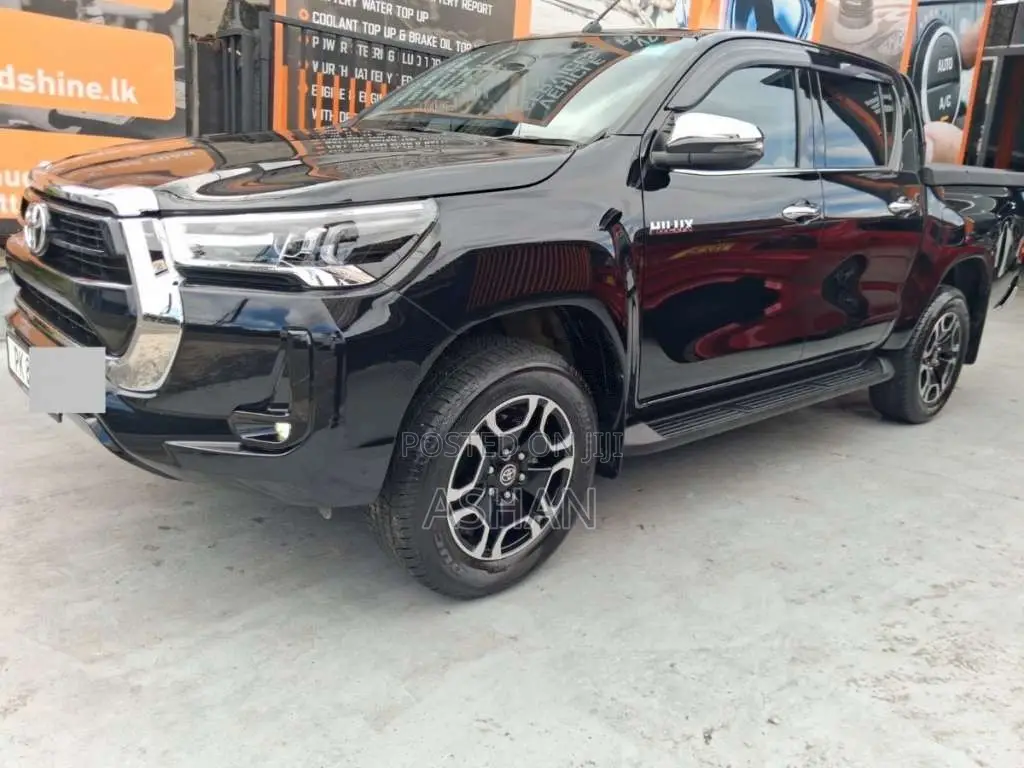 Toyota Hilux V Grade 2025 Pickup (Used)