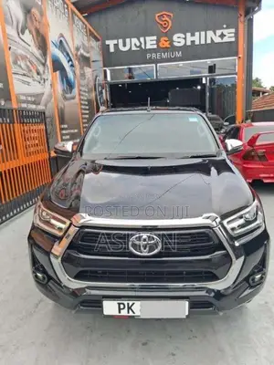 Toyota Hilux V Grade 2025 Pickup (Used)
