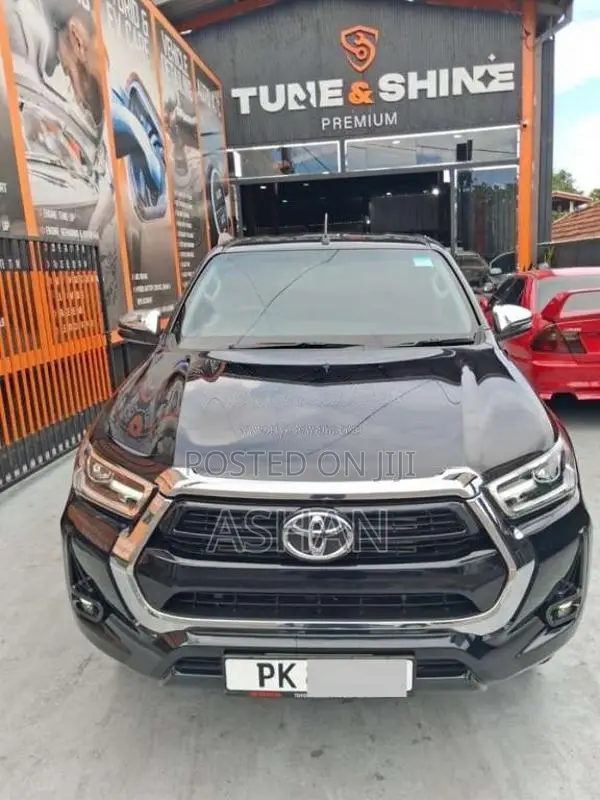Toyota Hilux V Grade 2025 Pickup (Used)