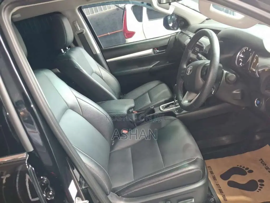 Toyota Hilux V Grade 2025 Pickup (Used)