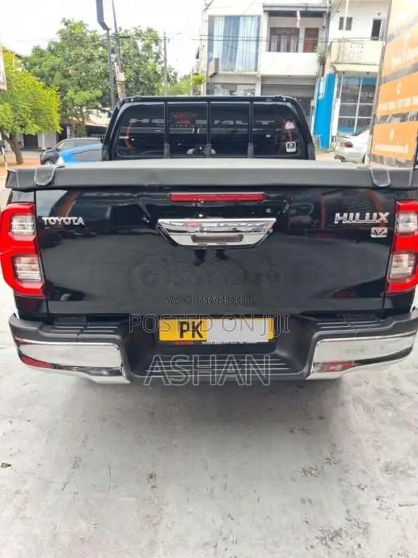 Toyota Hilux V Grade 2025 Pickup (Used)