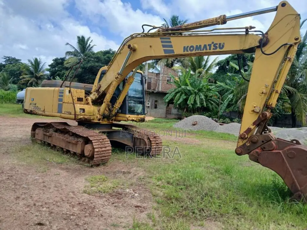 Komatsu PC200 2004 Heavy-Duty (Used)