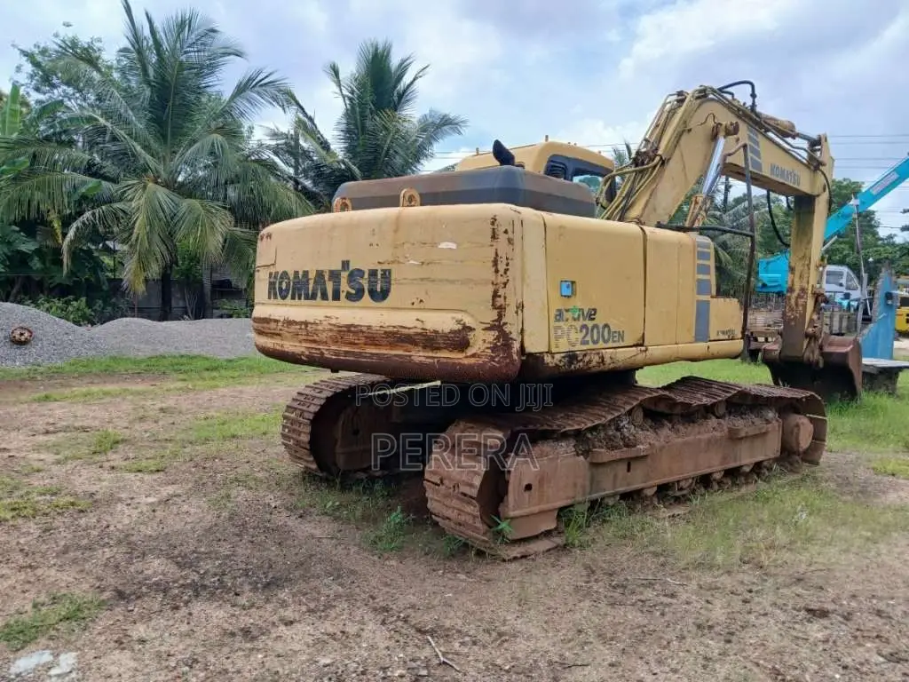 Komatsu PC200 2004 Heavy-Duty (Used)