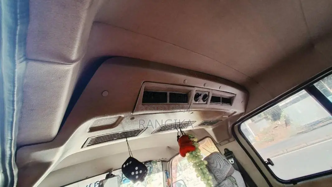 Nissan Caravan Long 1994 Van (Used)