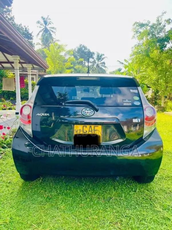Toyota Aqua 2015 Car (Used)