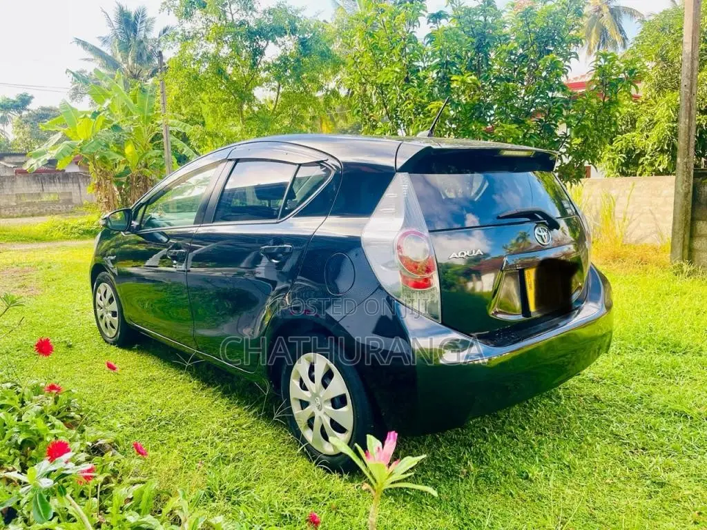 Toyota Aqua 2015 Car (Used)
