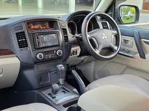 Mitsubishi Montero DI-D 2013 SUV (Used)