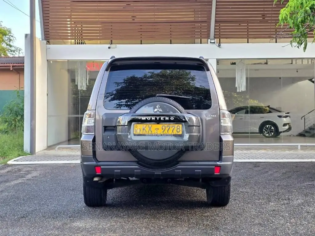 Mitsubishi Montero DI-D 2013 SUV (Used)