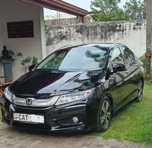 Honda Grace 2016 Car (Used)