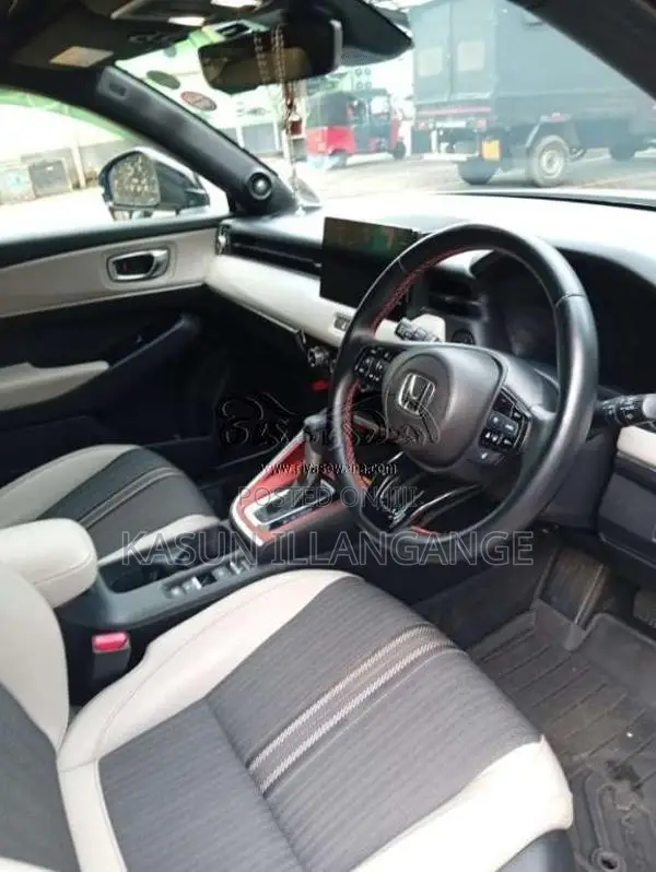 Honda Vezel Z Play 2023 SUV (Used)
