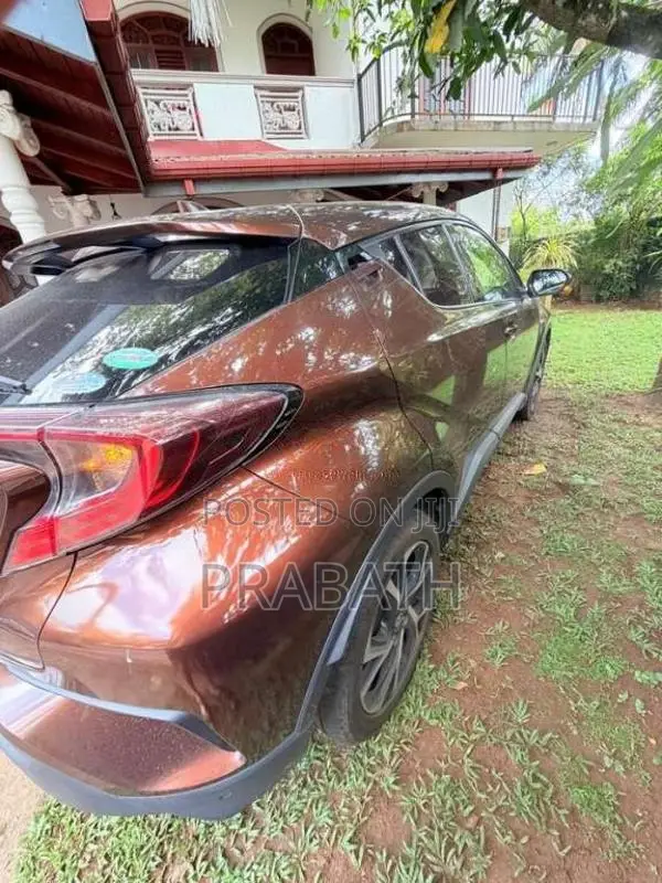 Toyota CHR NGX50 2017 SUV (Used)
