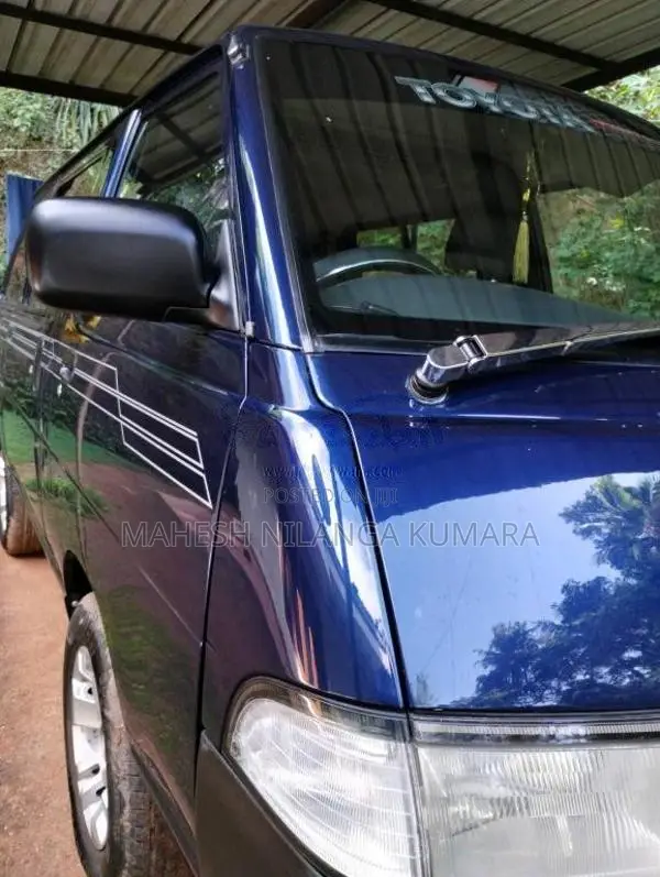 Toyota CR27 2001 Van (Used)