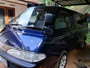 Toyota CR27 2001 Van (Used)