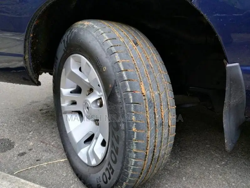 Toyota CR27 2001 Van (Used)