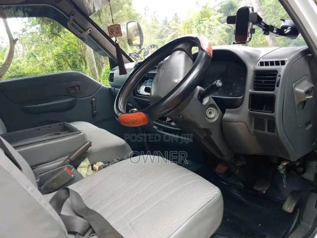Mitsubishi SK82V 2000 Van (Used)