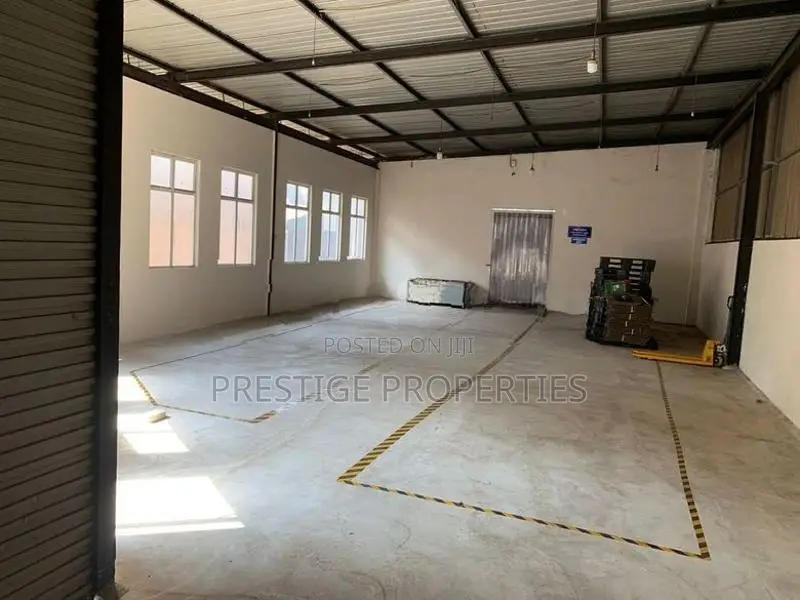 Warehouse For rent in Wellampitiya - Commercial property