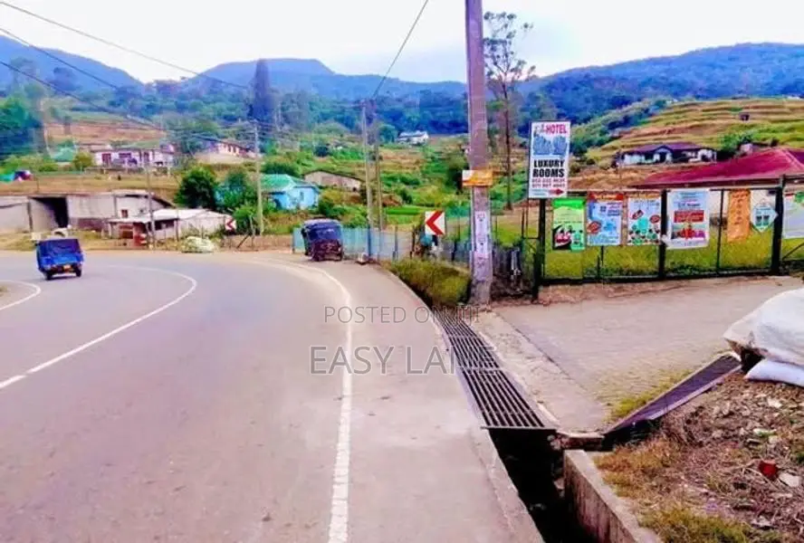 නුවරඑළිය වැලිමඩ පාරට ඇවිදයන දුරින් පර්චස් 11ක වටිනා ඉඩම / RU 14442