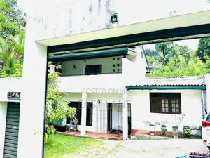 🏡 අතුරුගිරිය hightway එකට ඇවිදයන දුරින් අගනා දෙමහල් නිවසක් / RU 14225
